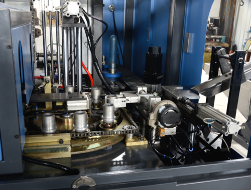 旋轉(zhuǎn)式和直線(xiàn)式吹瓶機(jī)的優(yōu)缺點(diǎn)對(duì)比